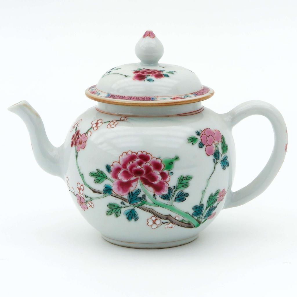 famille rose teapot