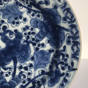 Plaque chinoise en porcelaine bleue et blanche Kangxi (1662-1722)