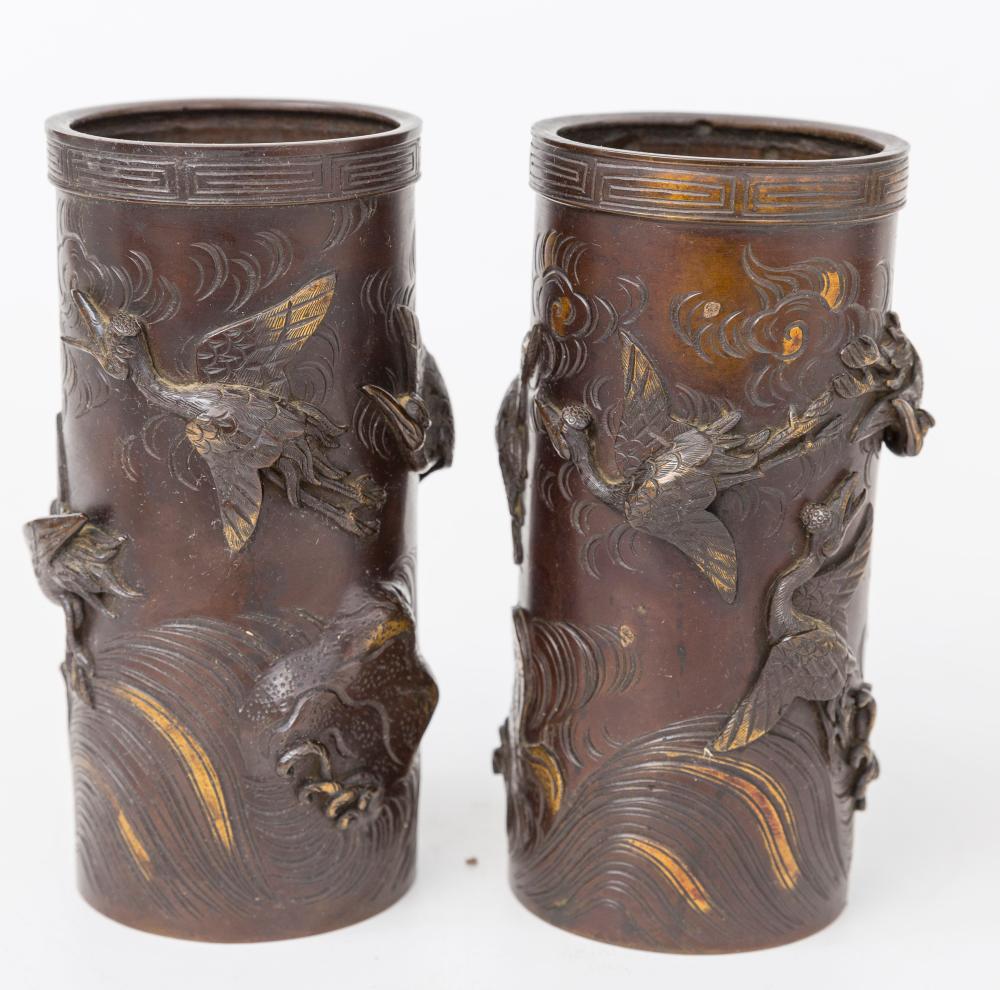 一对19 世纪明治青铜圆柱花瓶- BidamountLive
