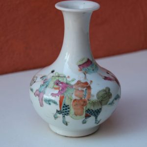 清代中国古董瓷花瓶同枝