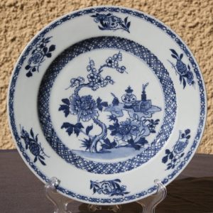 Grande assiette en porcelaine chinoise (Ø26CM) période Qianlong (1736-1795)