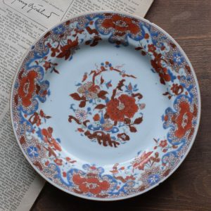 Assiette en porcelaine chinoise antique première moitié du 18ème siècle Yongzheng / Qianlong imari