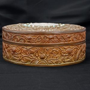 中国西藏铜龙盒，镶嵌玉三角牌匾和绿松石珠19世纪
