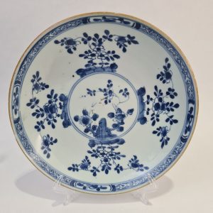 Pair of 18th century Chinese Export Porcelain plates – Yongzheng to Qianlong Period