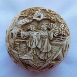 Qing carved Ivory box Amulet
