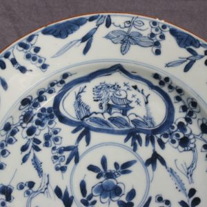 中国蓝白瓷盘 – 康熙时期 （1662-1722）
