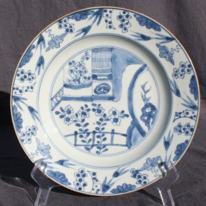 Assiette chinoise en porcelaine bleue et blanche – période Yongzheng (1723-1735)