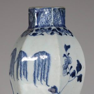 蓝白花瓶 C 1900