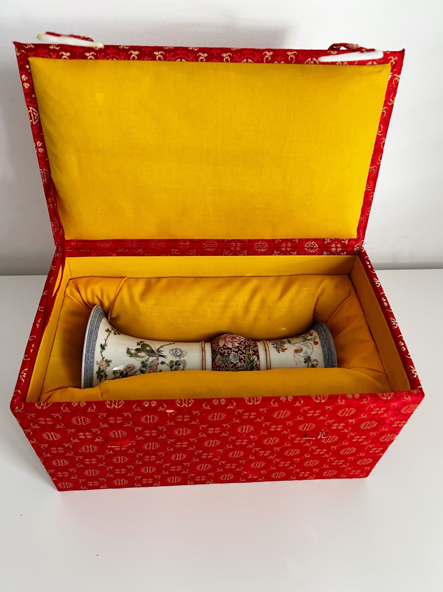 中国古董珐琅釉瓷器古形花瓶带盒“9”（H）#J220301 - BidamountLive