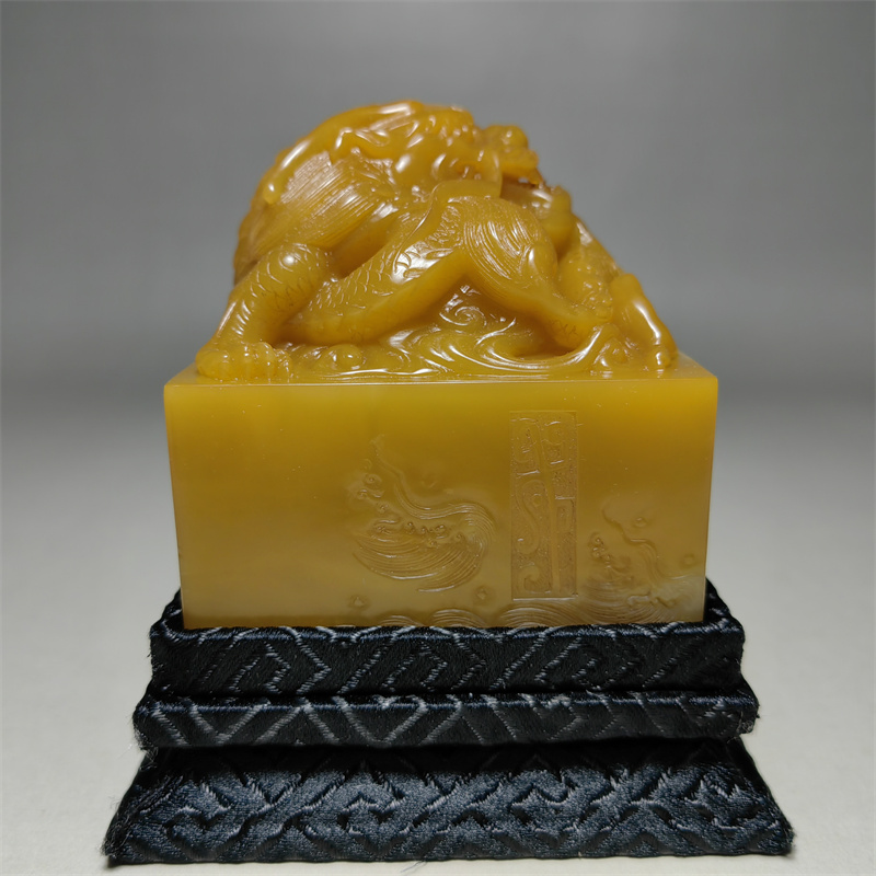 Superb Chinese Antique Yellow Tianhuang Shoushan Stone Carved Dragon Seal