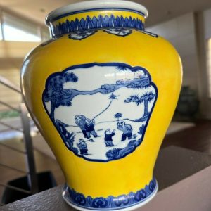 Chinese Antique Porcelain Jar (Vintage Imperial Copy) 康熙辛亥中和堂官窑全品 “10” (H) 老仿