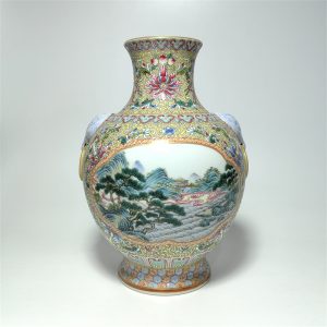 Antiquité chinoise Qing Dynastie Qianlong Famille Rose Vase Paysage en Porcelaine