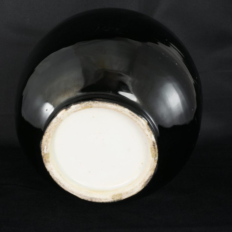 base Late 18th C/Early 19th C Mirror Black Ginger Jar