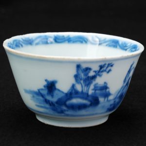 Tasse-et-soucoupe et soucoupe chinoise Kangxi bleu et blanc vers 1700