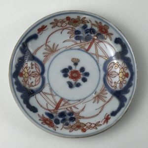 Magnifique soucoupe en porcelaine japonaise Imari du début du 18ème siècle