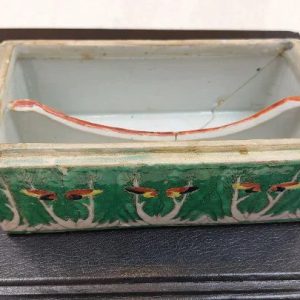 Antique Chinese porcelain box and Antique Chinese plant pot